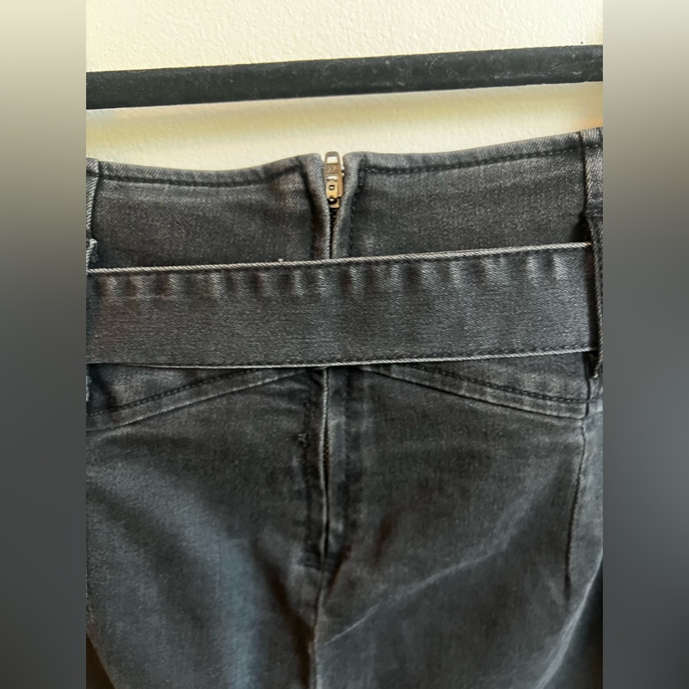 Free People Black Belted Denim Mini Skirt High‎ Waisted Faded Wash Size 2 - Picture 5 of 5